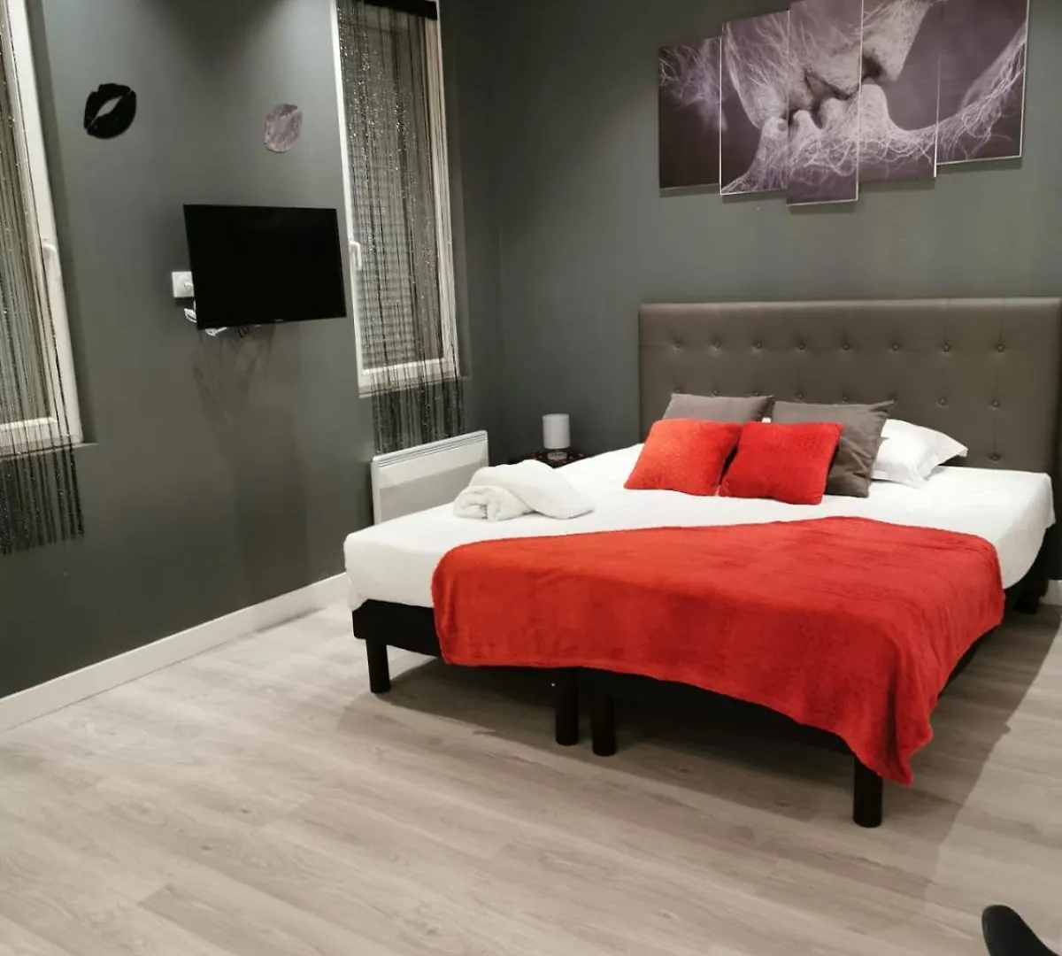 Bienvenus A These - Love Room Marseille 0*,  France