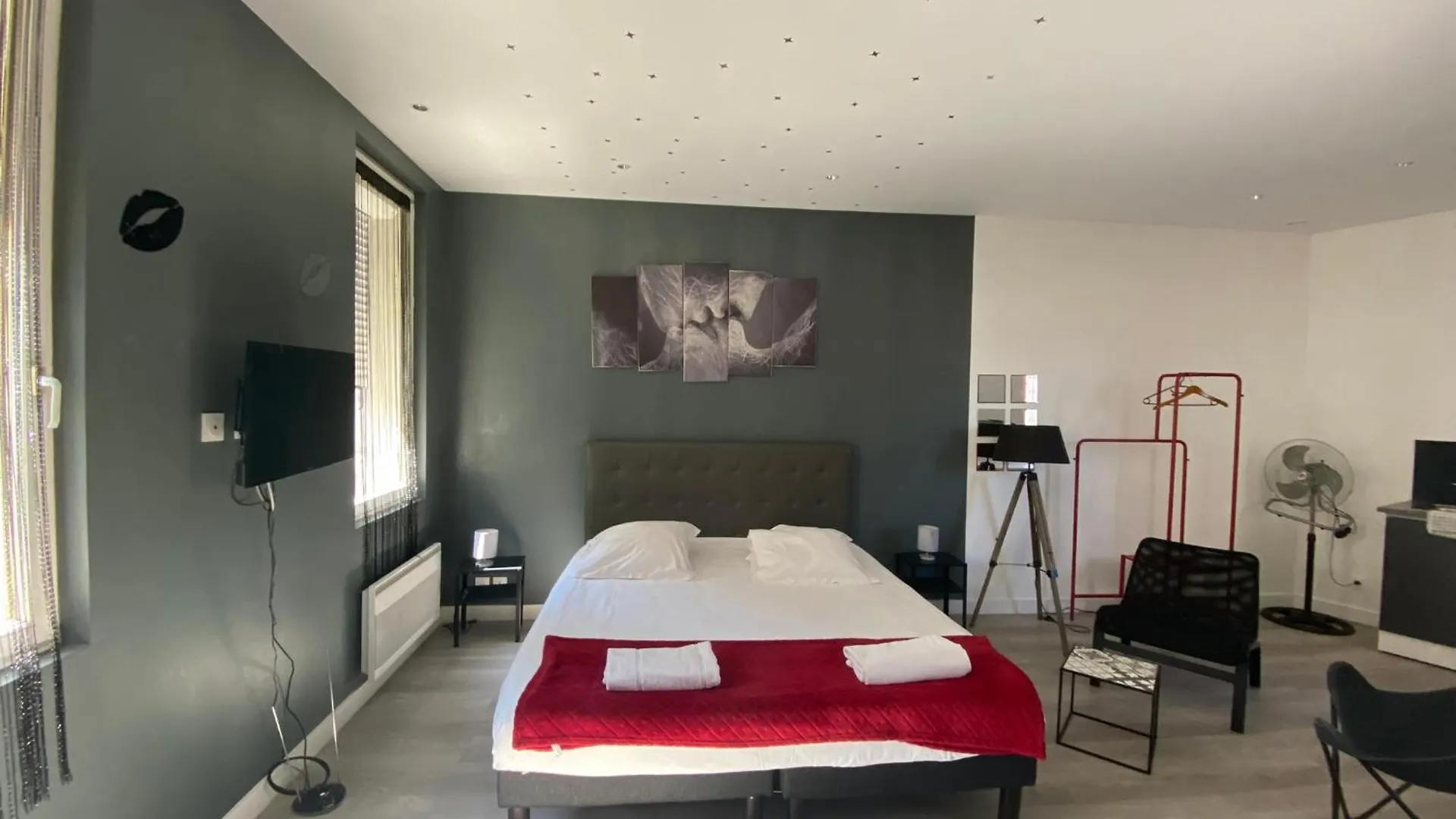 Bienvenus A These - Love Room Marseille Apartment