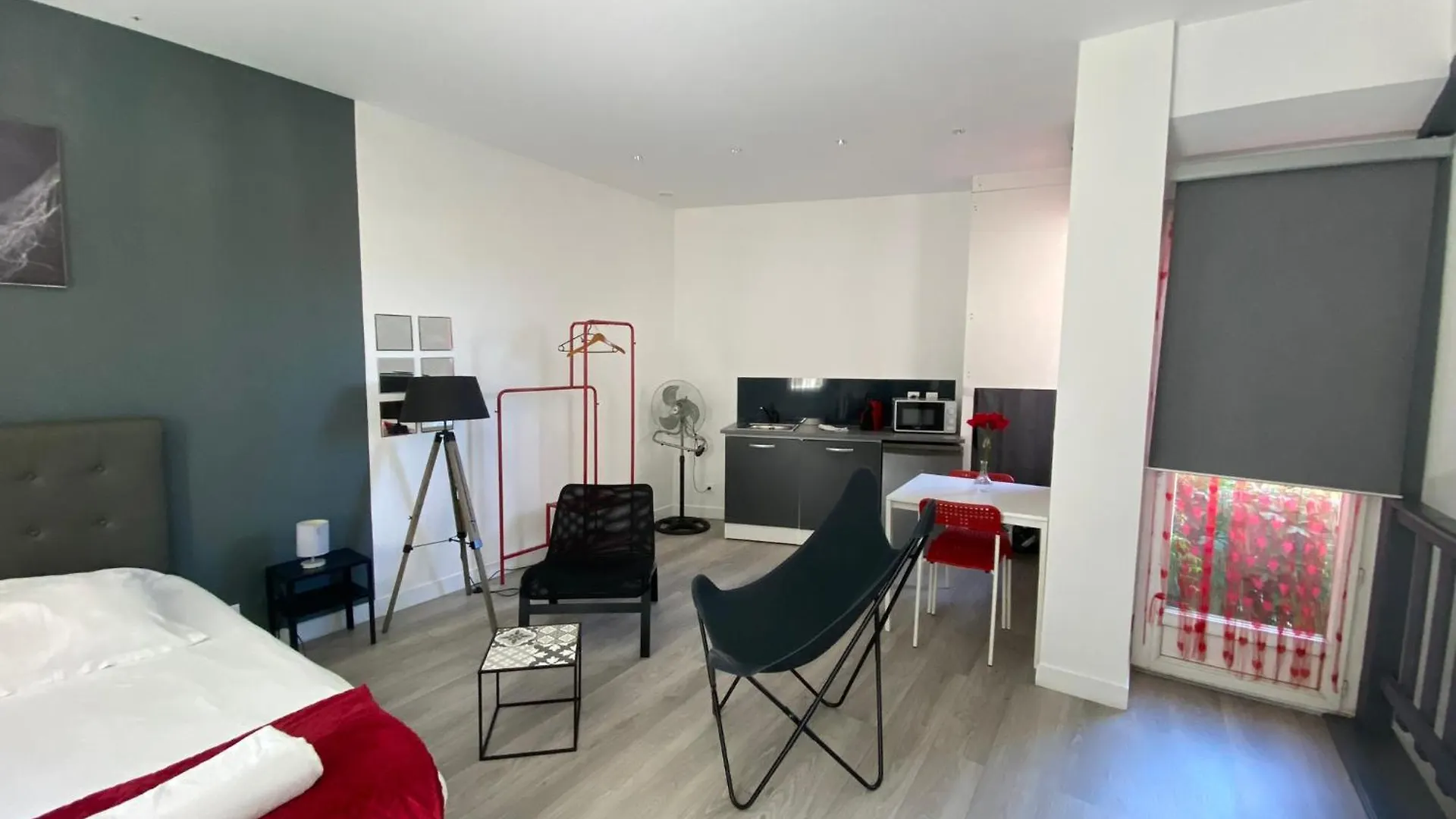 Bienvenus A These - Love Room Marseille France