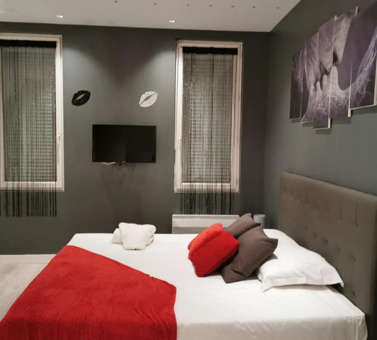 Bienvenus A These - Love Room Marseille 0*,